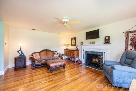 145 21st Avenue NW Hickory NC 28601