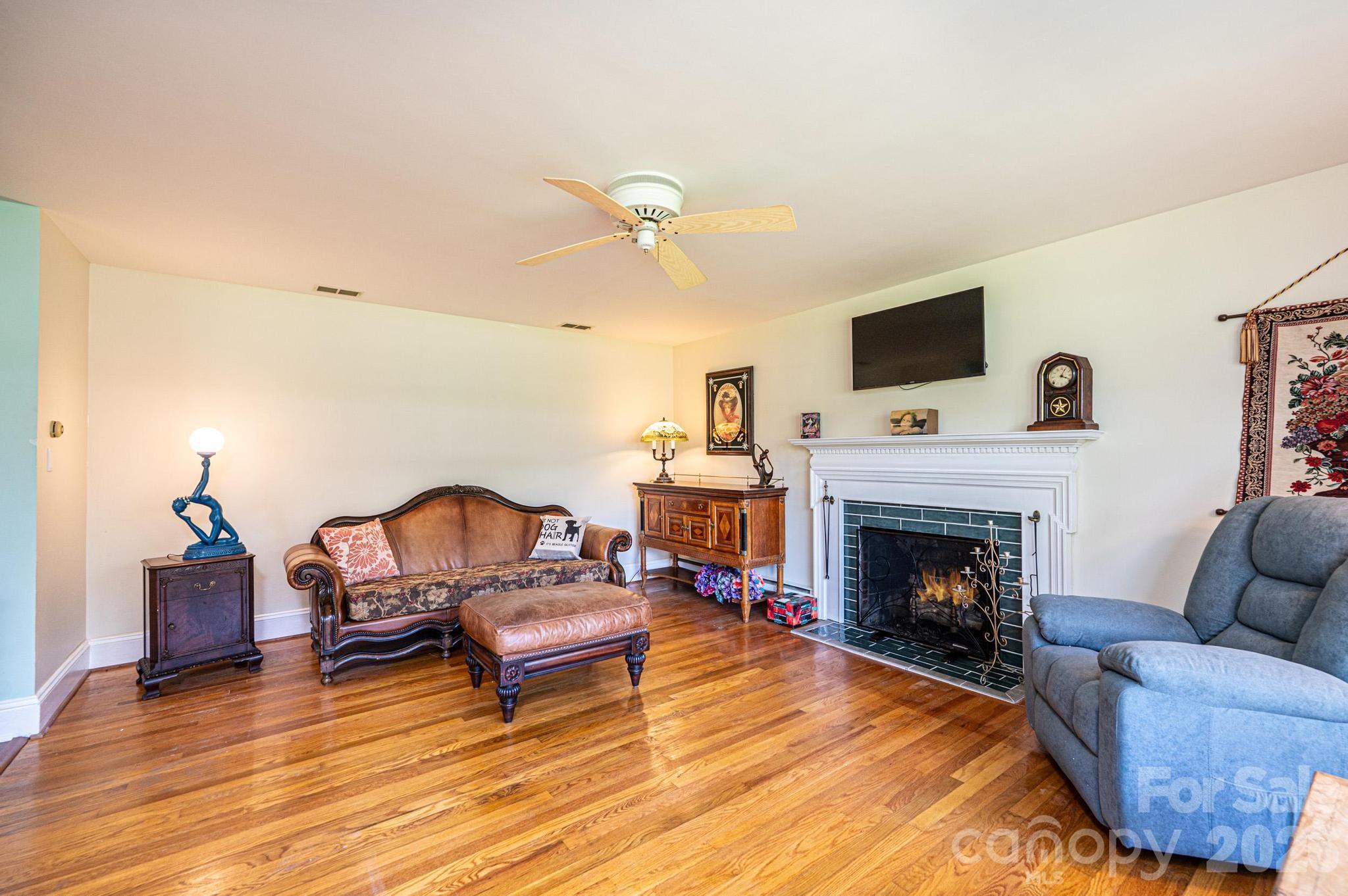 145 21st Avenue NW Hickory NC 28601