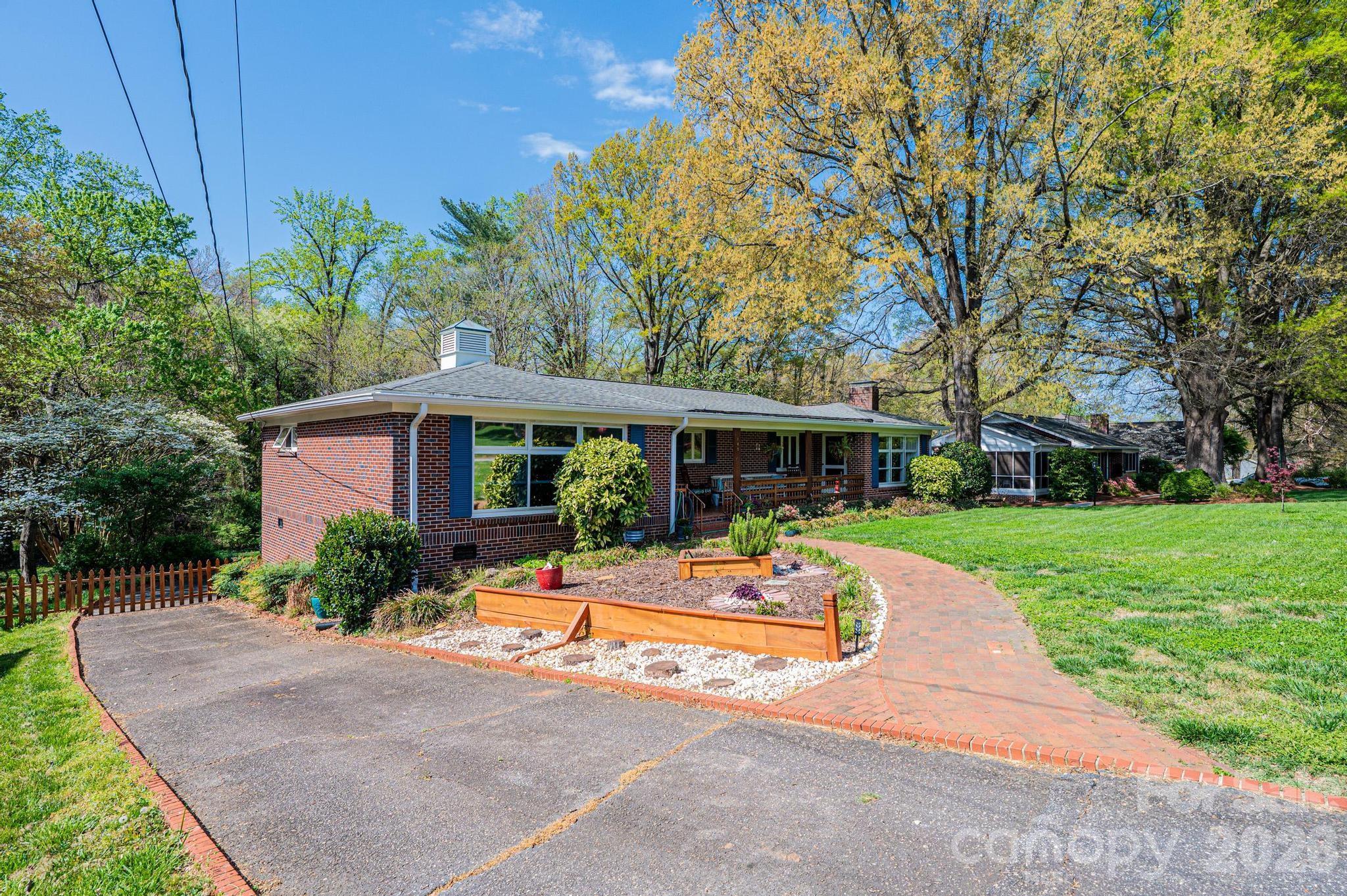 145 21st Avenue NW Hickory NC 28601