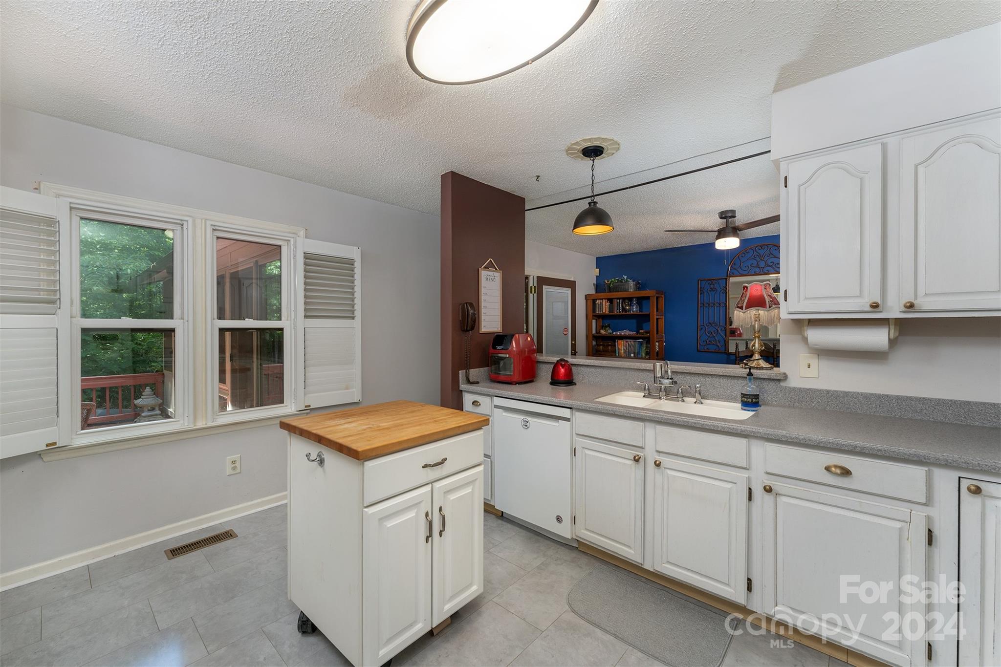 15 Fairview Hills Drive Fairview NC 28730