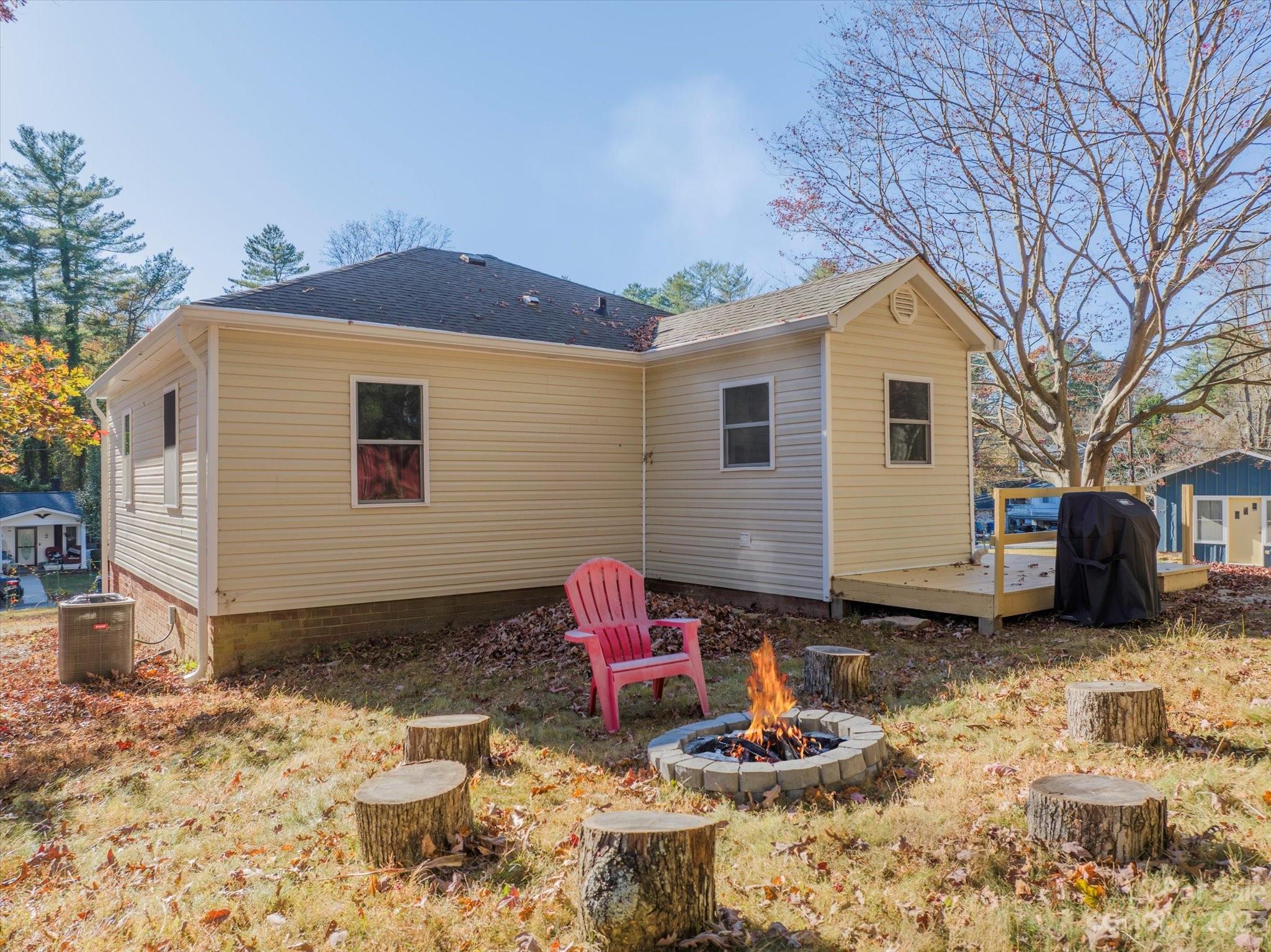 1018 Mountain View Street Hendersonville NC 28739