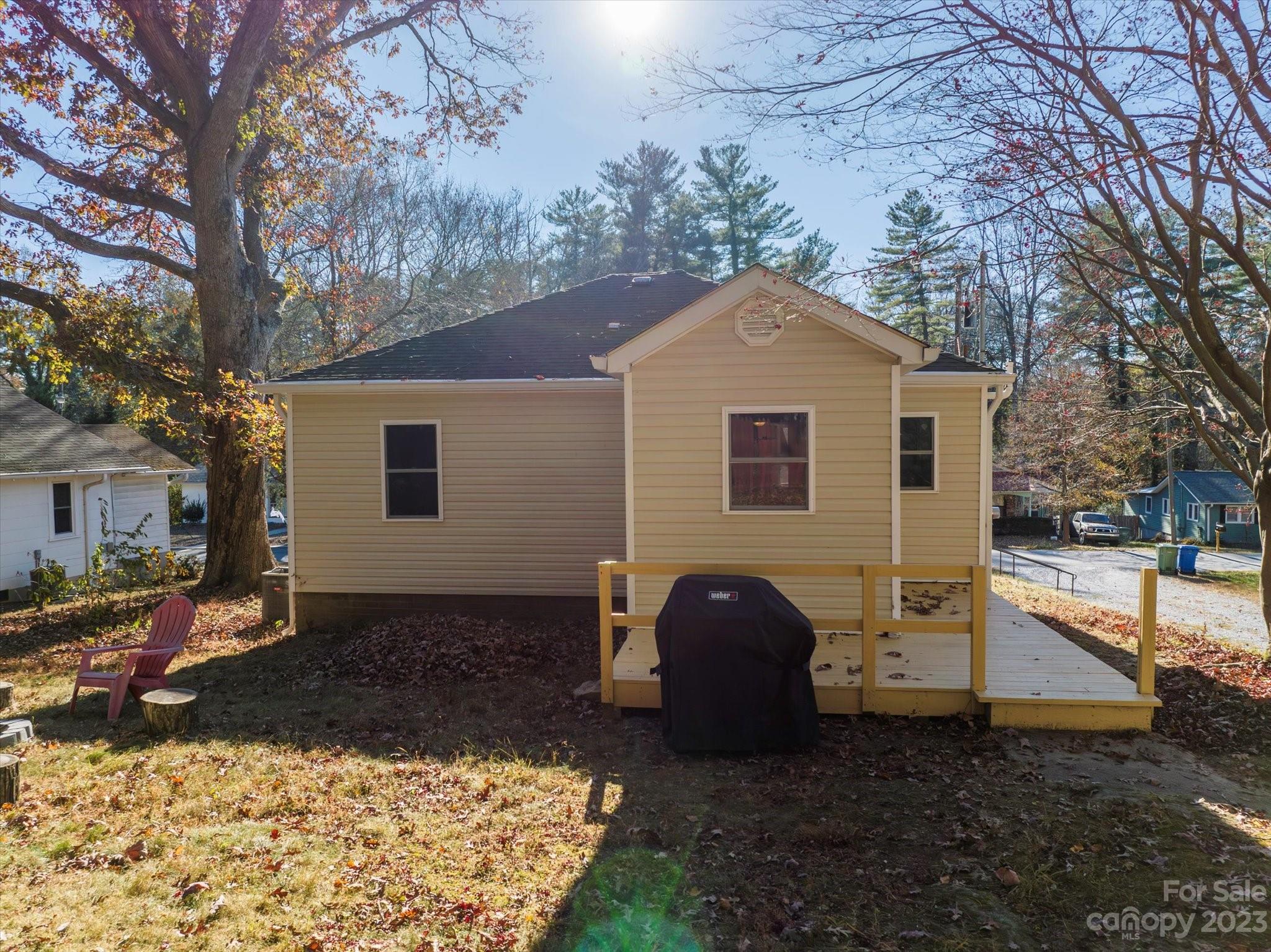 1018 Mountain View Street Hendersonville NC 28739