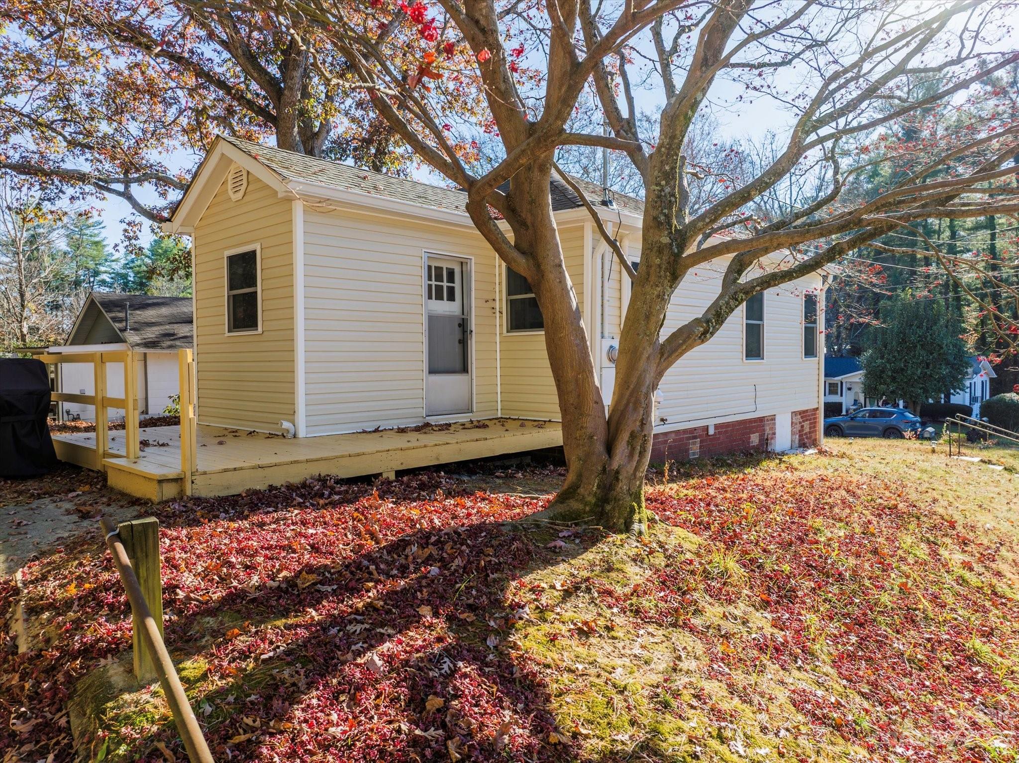 1018 Mountain View Street Hendersonville NC 28739