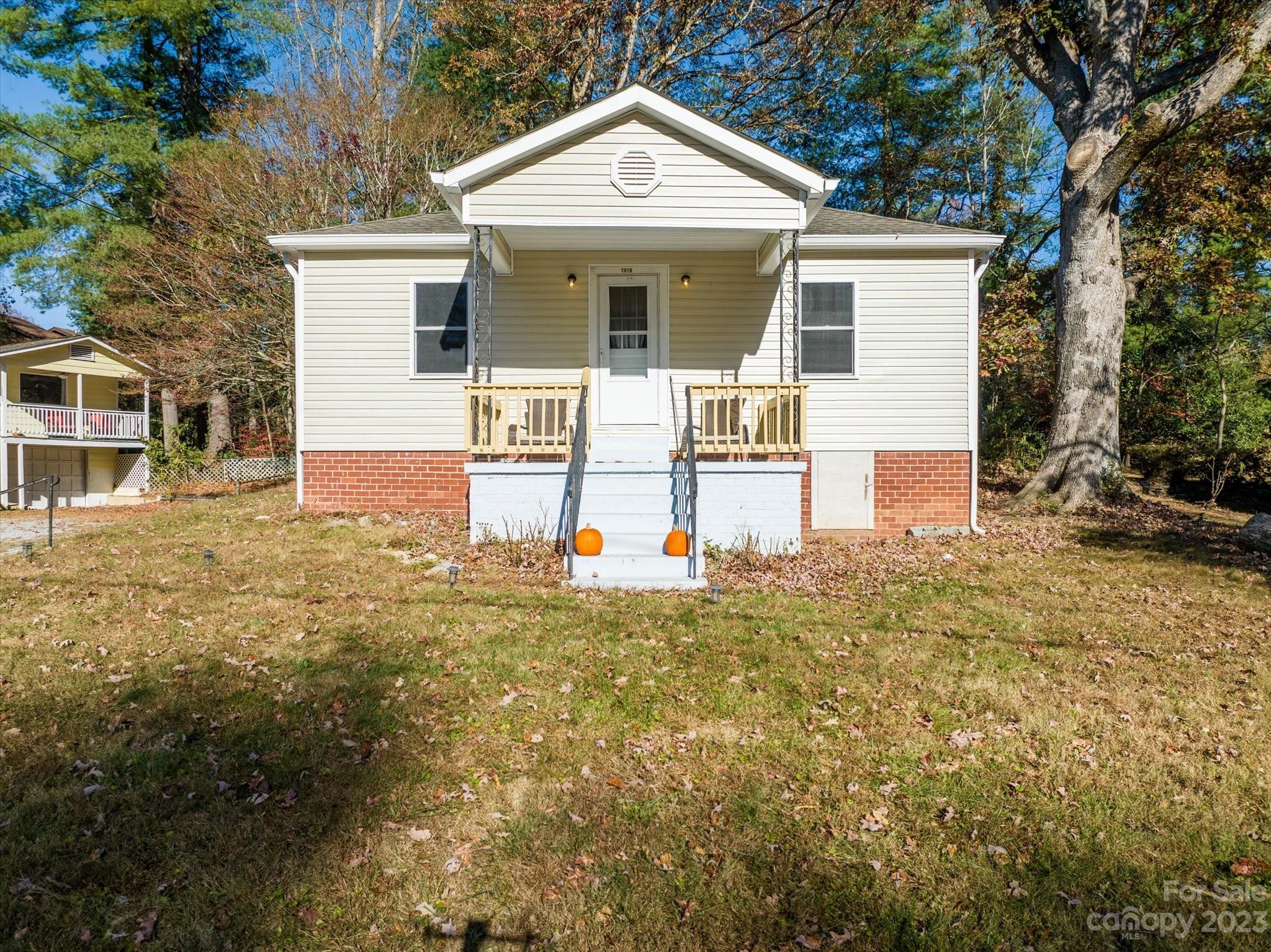 1018 Mountain View Street Hendersonville NC 28739