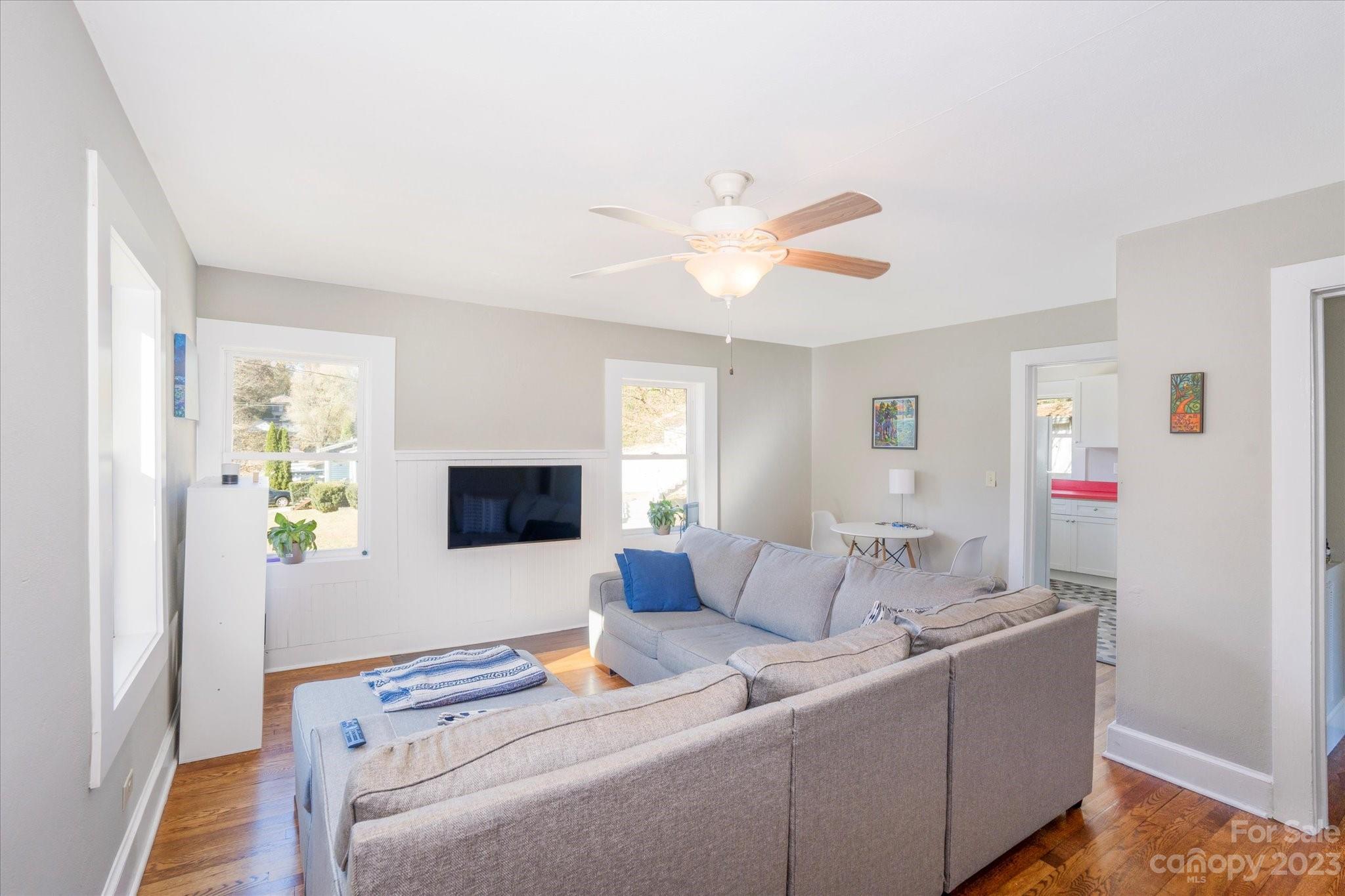 1018 Mountain View Street Hendersonville NC 28739