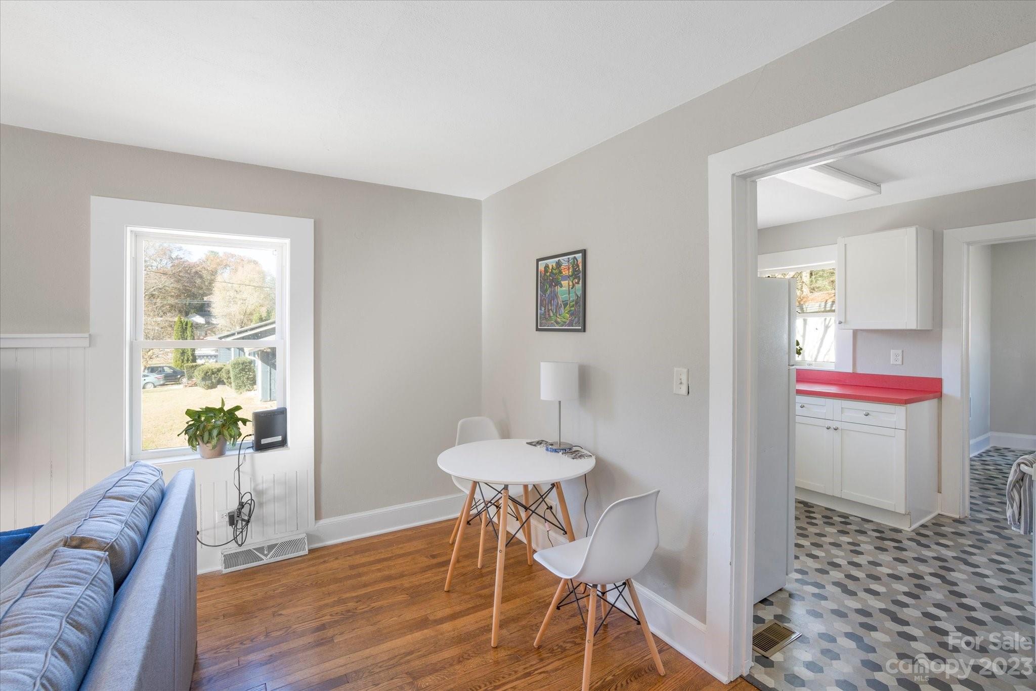 1018 Mountain View Street Hendersonville NC 28739