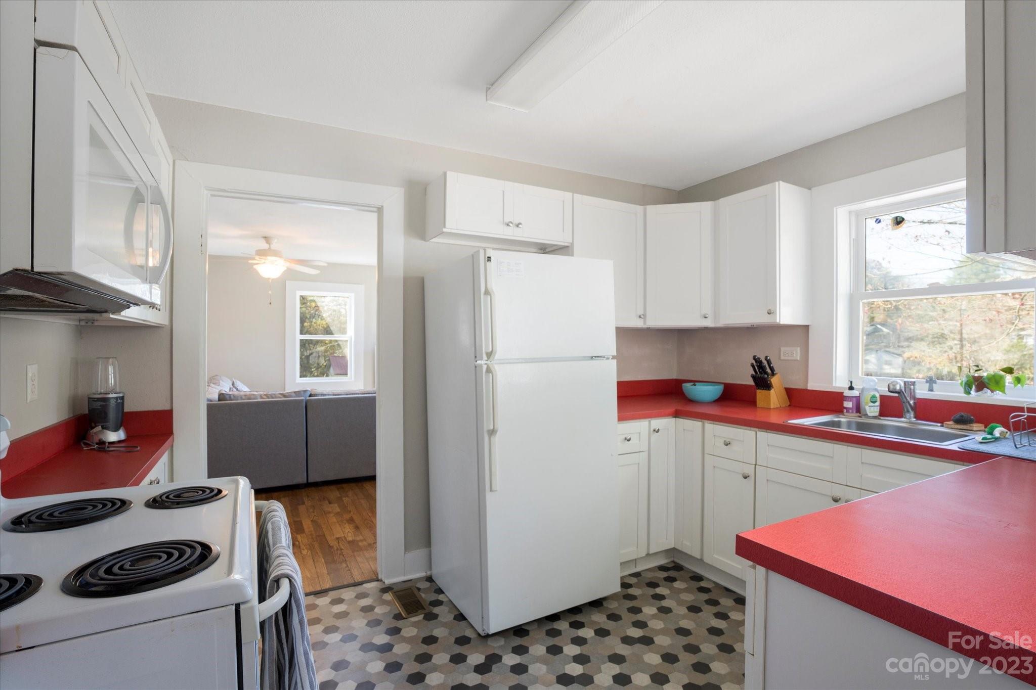 1018 Mountain View Street Hendersonville NC 28739