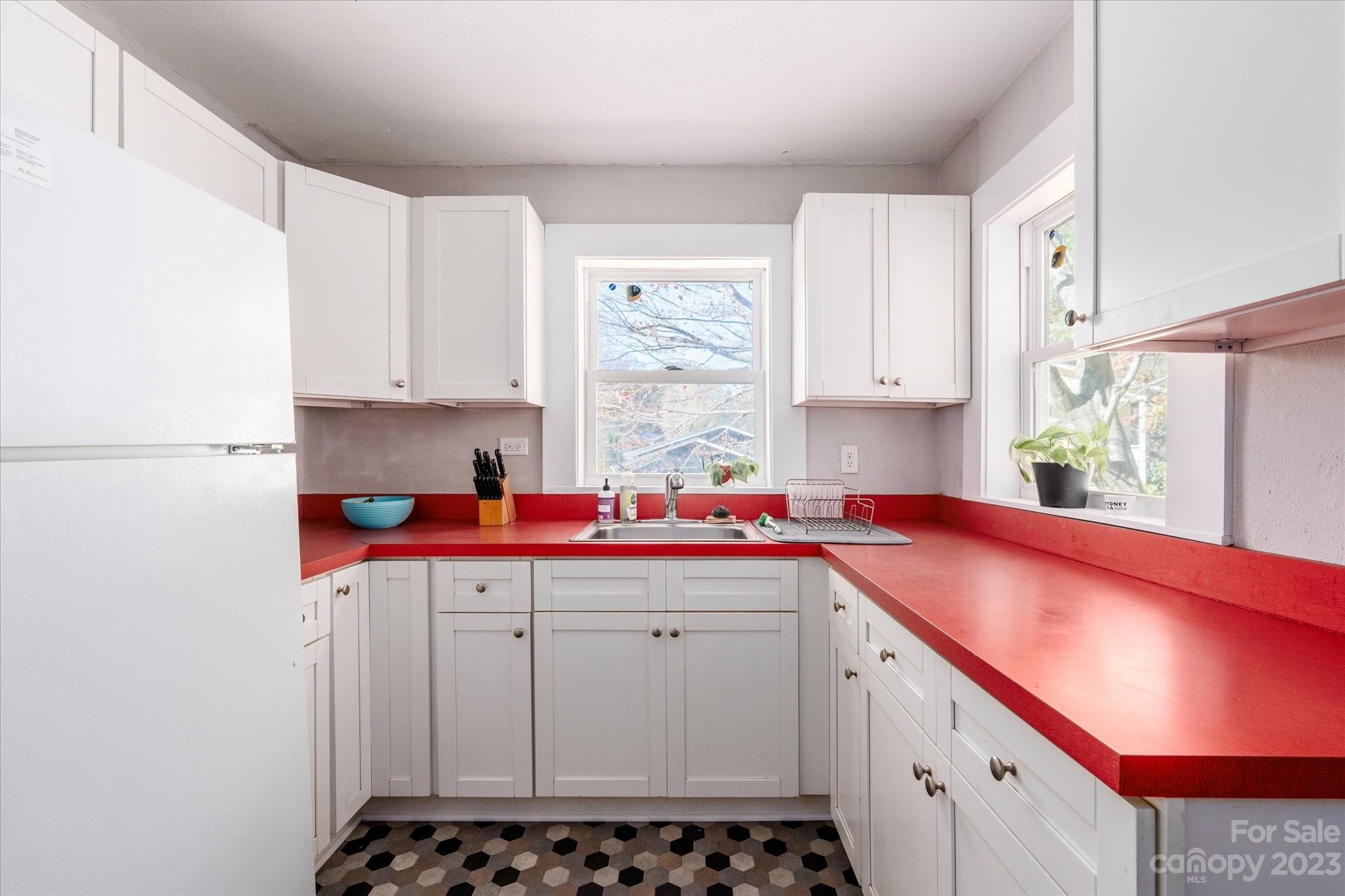 1018 Mountain View Street Hendersonville NC 28739