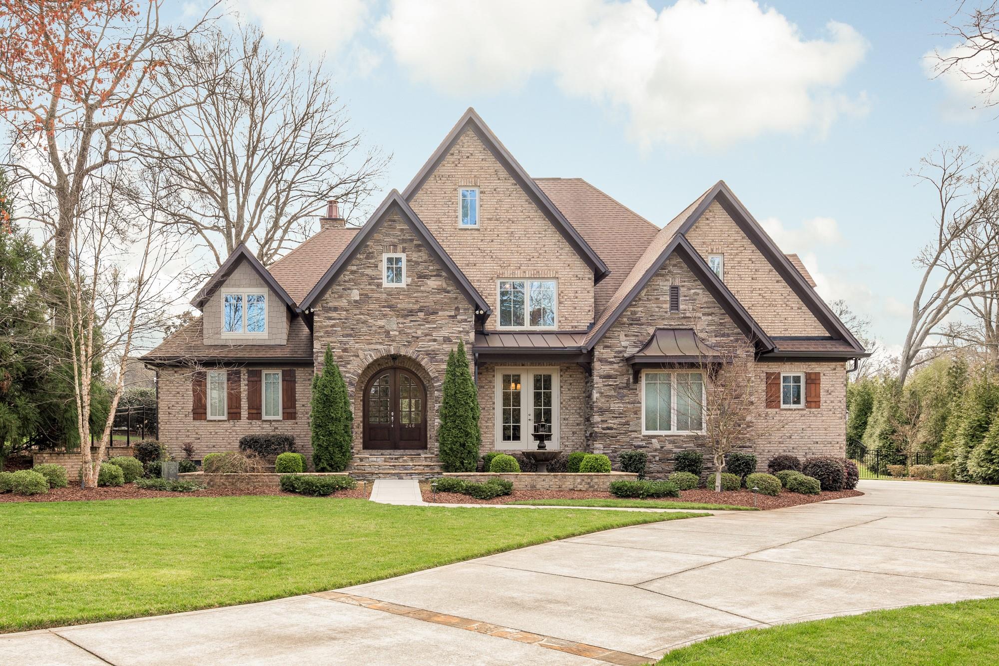 246 Wrenwood Lane Charlotte NC 28211
