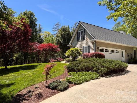 21 Kanuga Forest Drive Hendersonville NC 28739