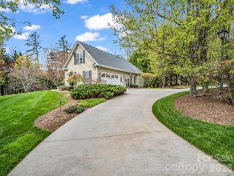 21 Kanuga Forest Drive Hendersonville NC 28739