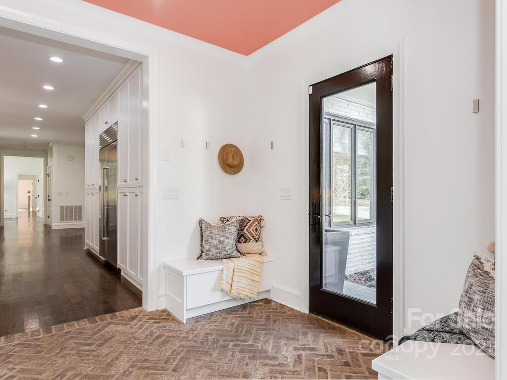 5031 Parview Drive S Charlotte NC 28226