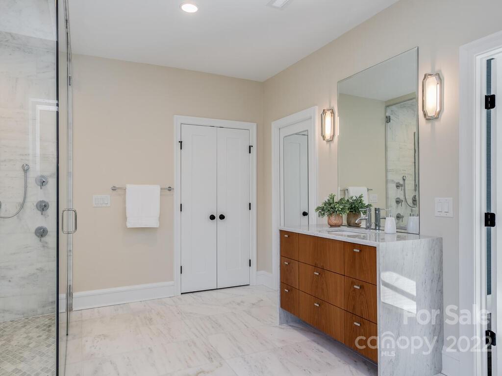 5031 Parview Drive S Charlotte NC 28226