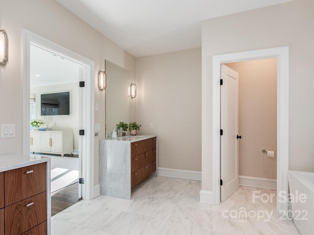5031 Parview Drive S Charlotte NC 28226
