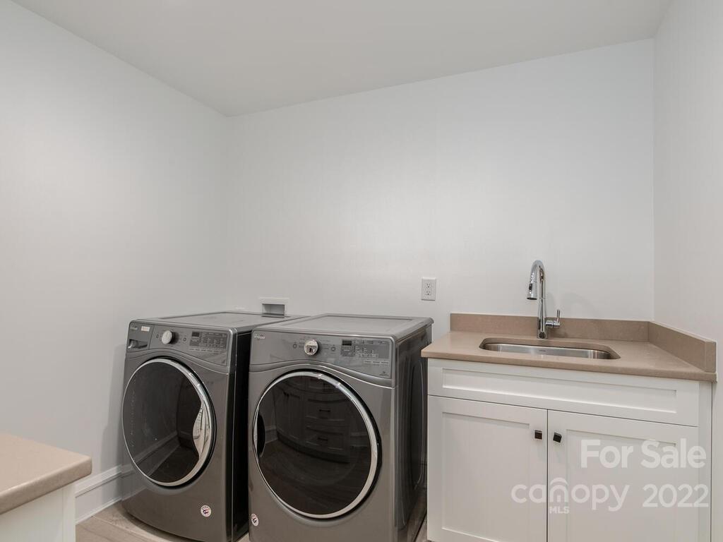 5031 Parview Drive S Charlotte NC 28226