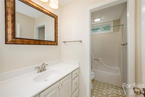4 Galax Lane Hendersonville NC 28791