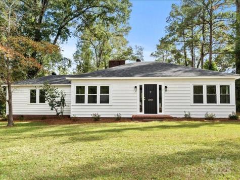 37 Lynn Avenue Cheraw SC 29520