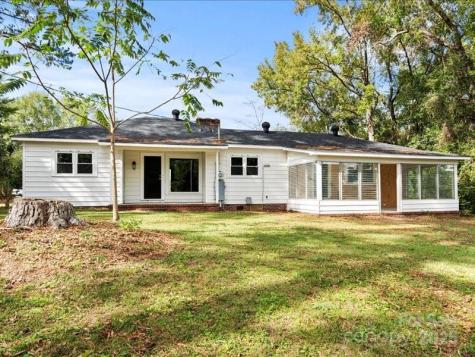 37 Lynn Avenue Cheraw SC 29520