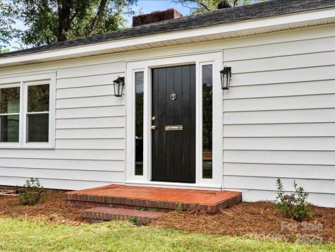 37 Lynn Avenue Cheraw SC 29520