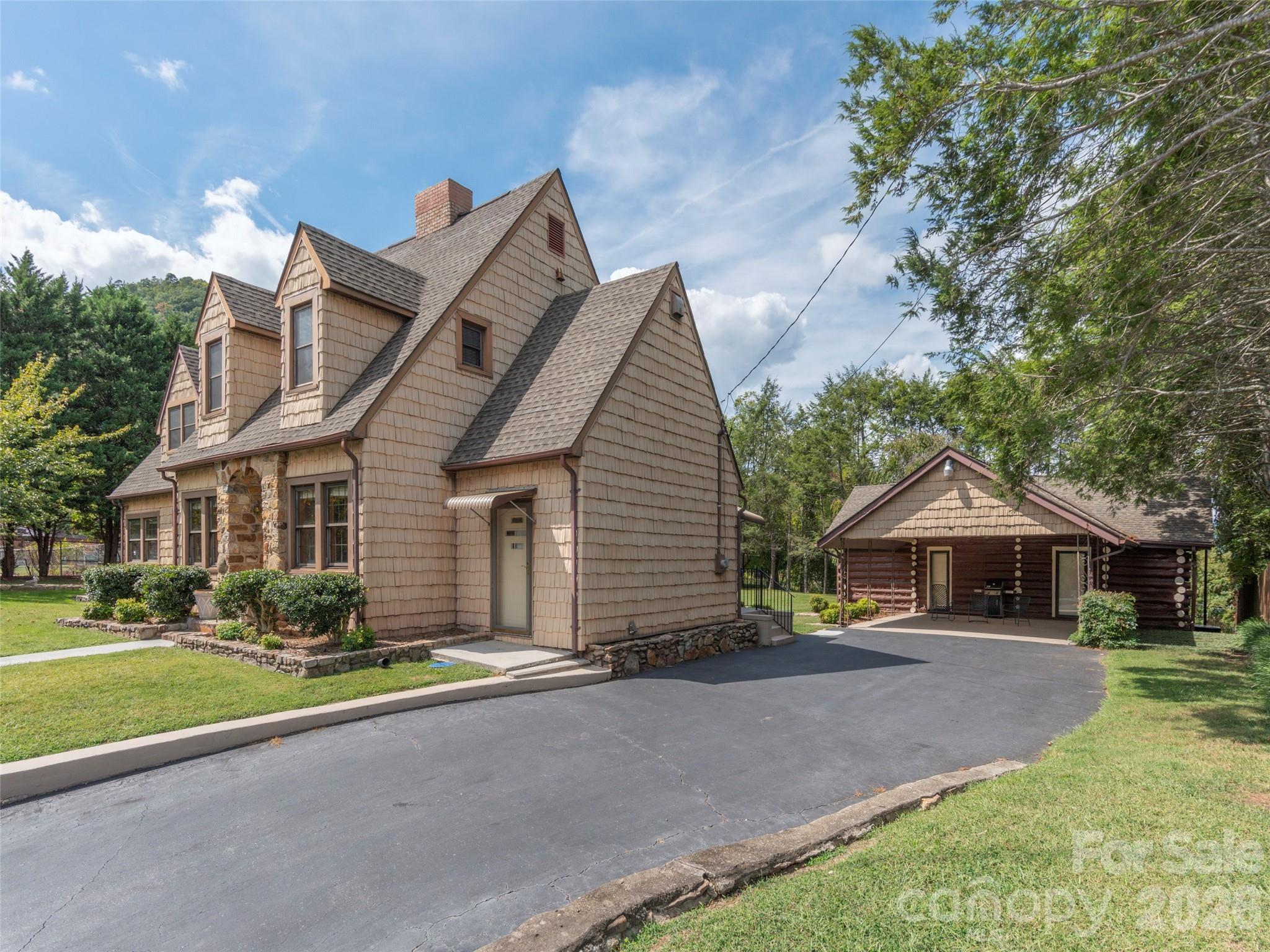 169 N Serpentine Avenue Hot Springs NC 28743
