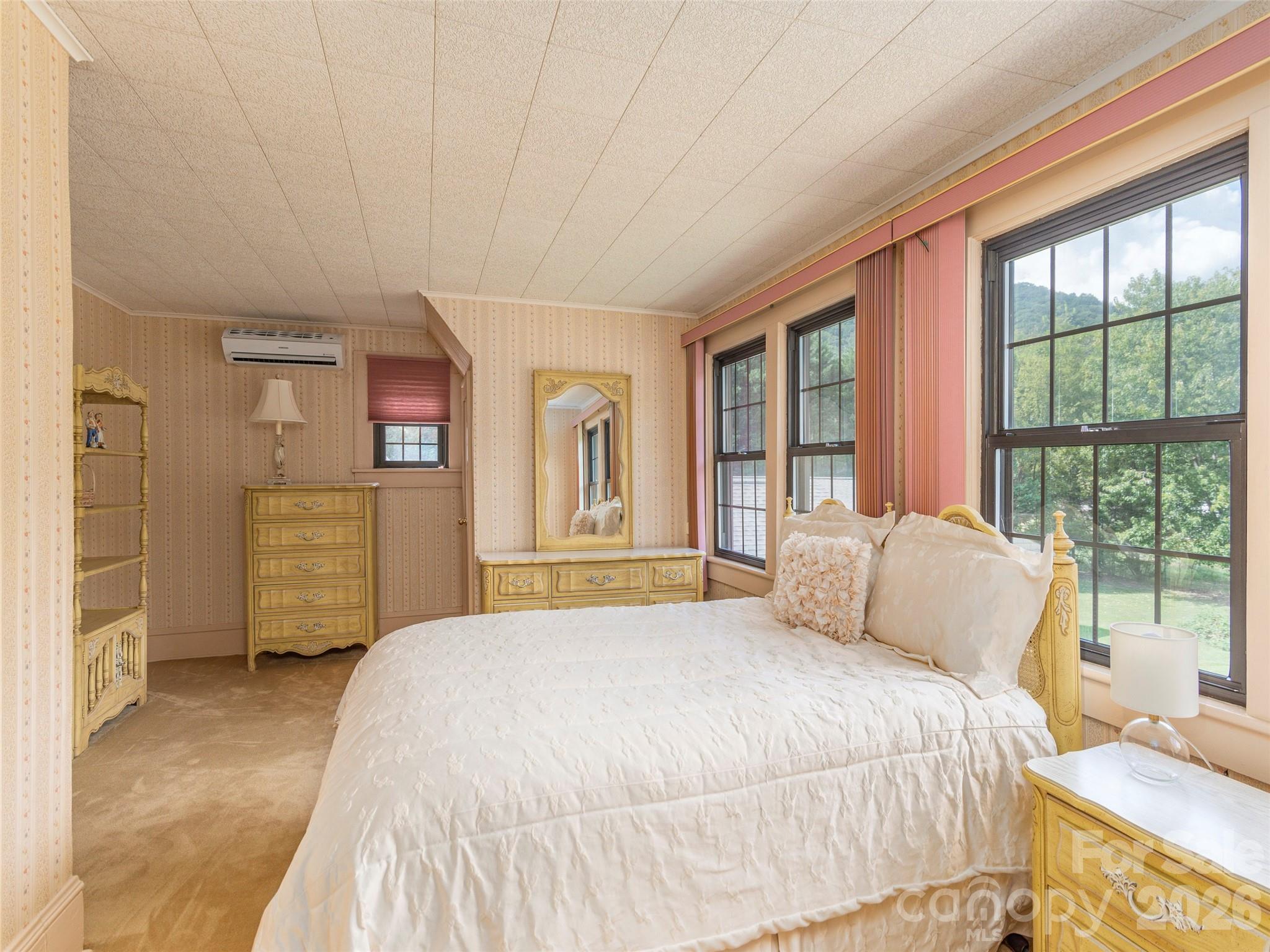169 N Serpentine Avenue Hot Springs NC 28743