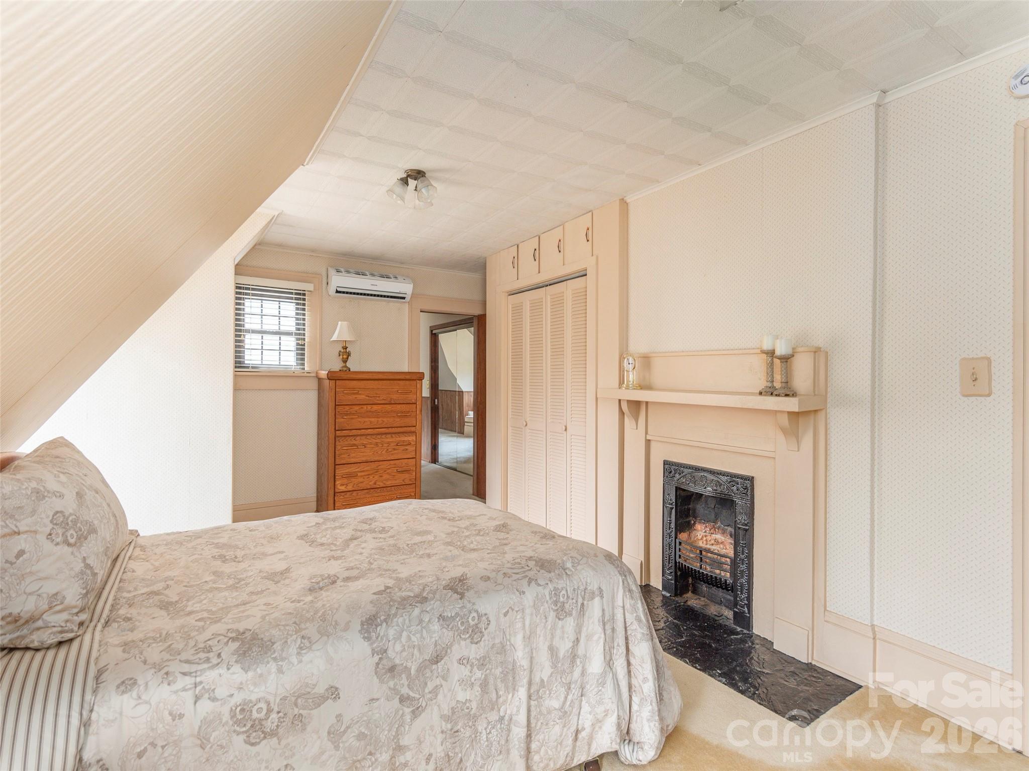 169 N Serpentine Avenue Hot Springs NC 28743