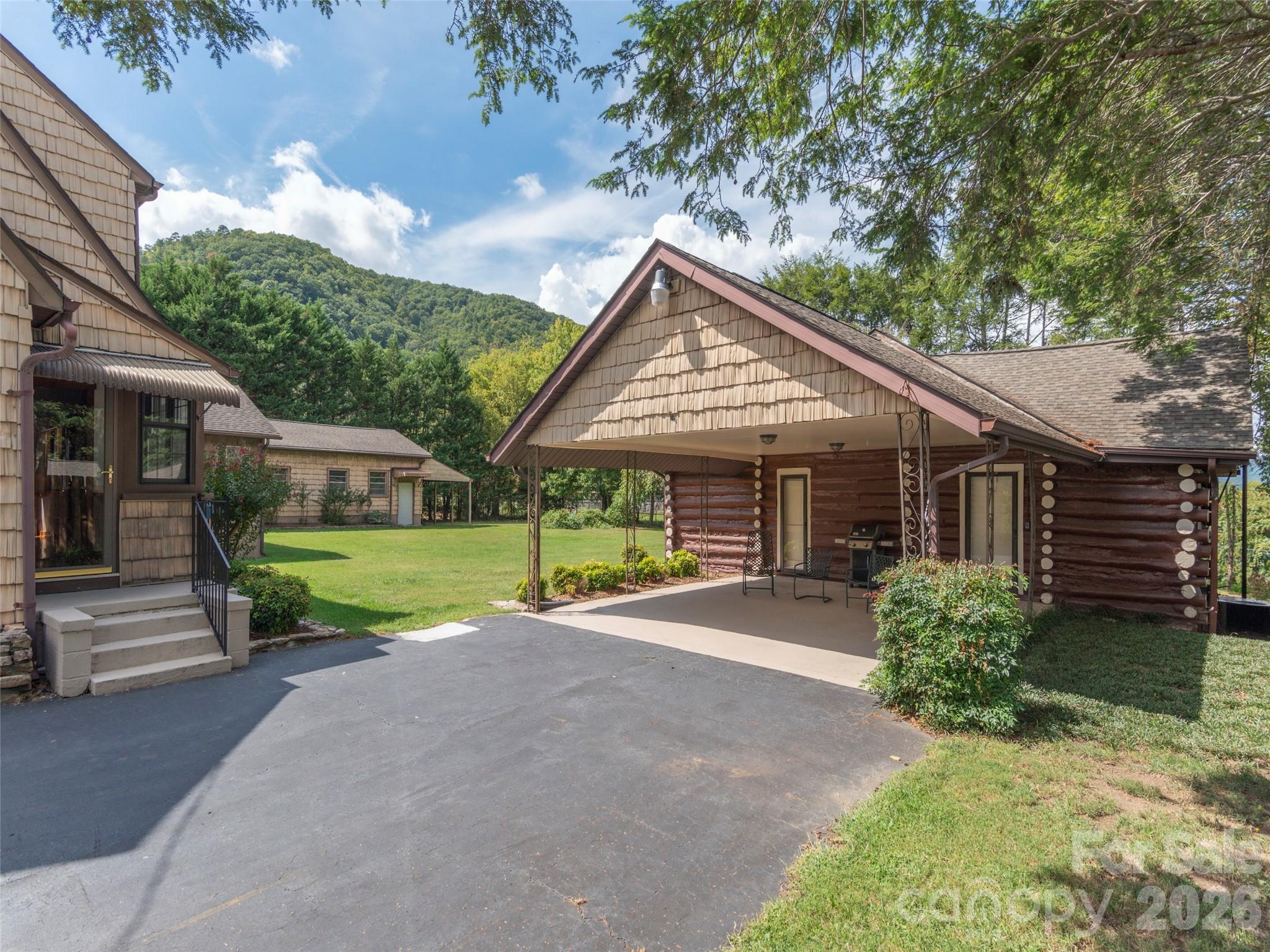 169 N Serpentine Avenue Hot Springs NC 28743
