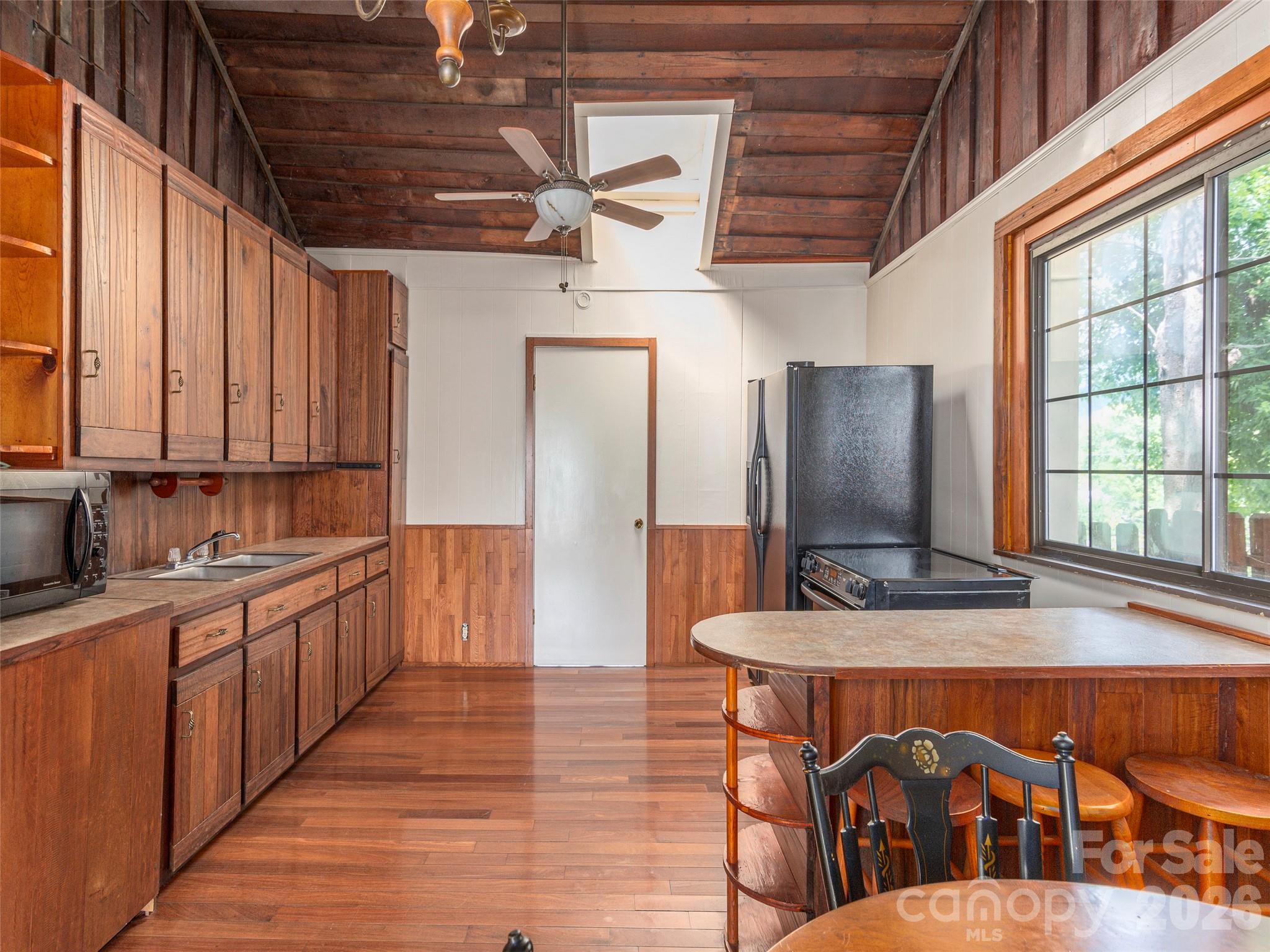 169 N Serpentine Avenue Hot Springs NC 28743