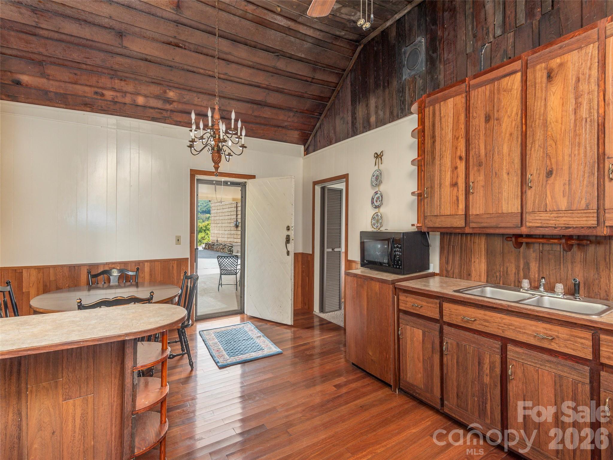 169 N Serpentine Avenue Hot Springs NC 28743