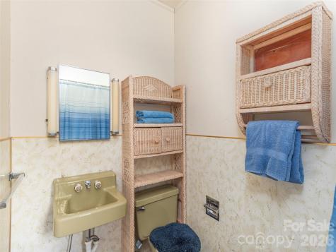 169 N Serpentine Avenue Hot Springs NC 28743