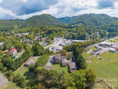 169 N Serpentine Avenue Hot Springs NC 28743