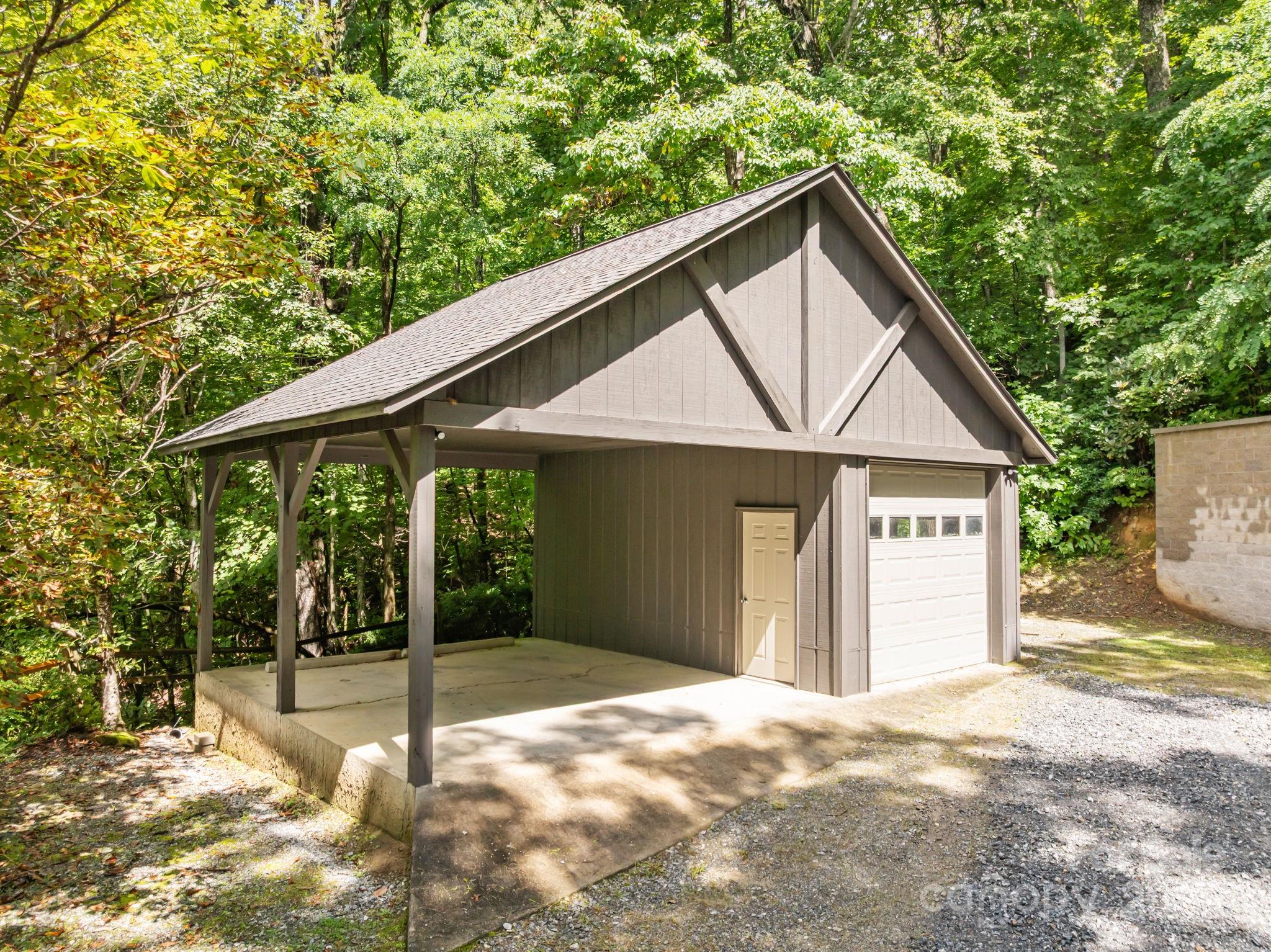 670 Barber Road Zirconia NC 28790