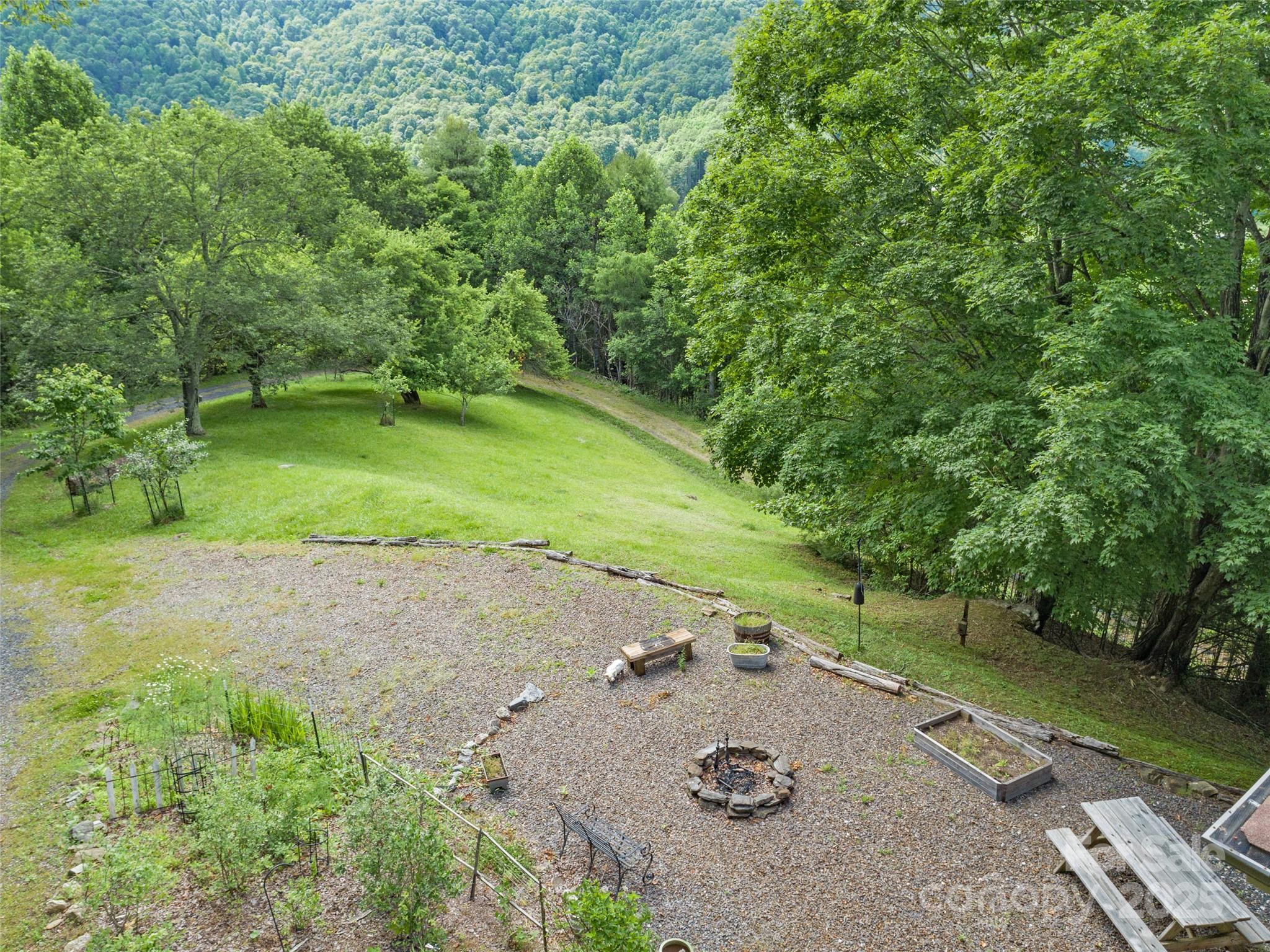 72 Pilgrims Lane Burnsville NC 28714