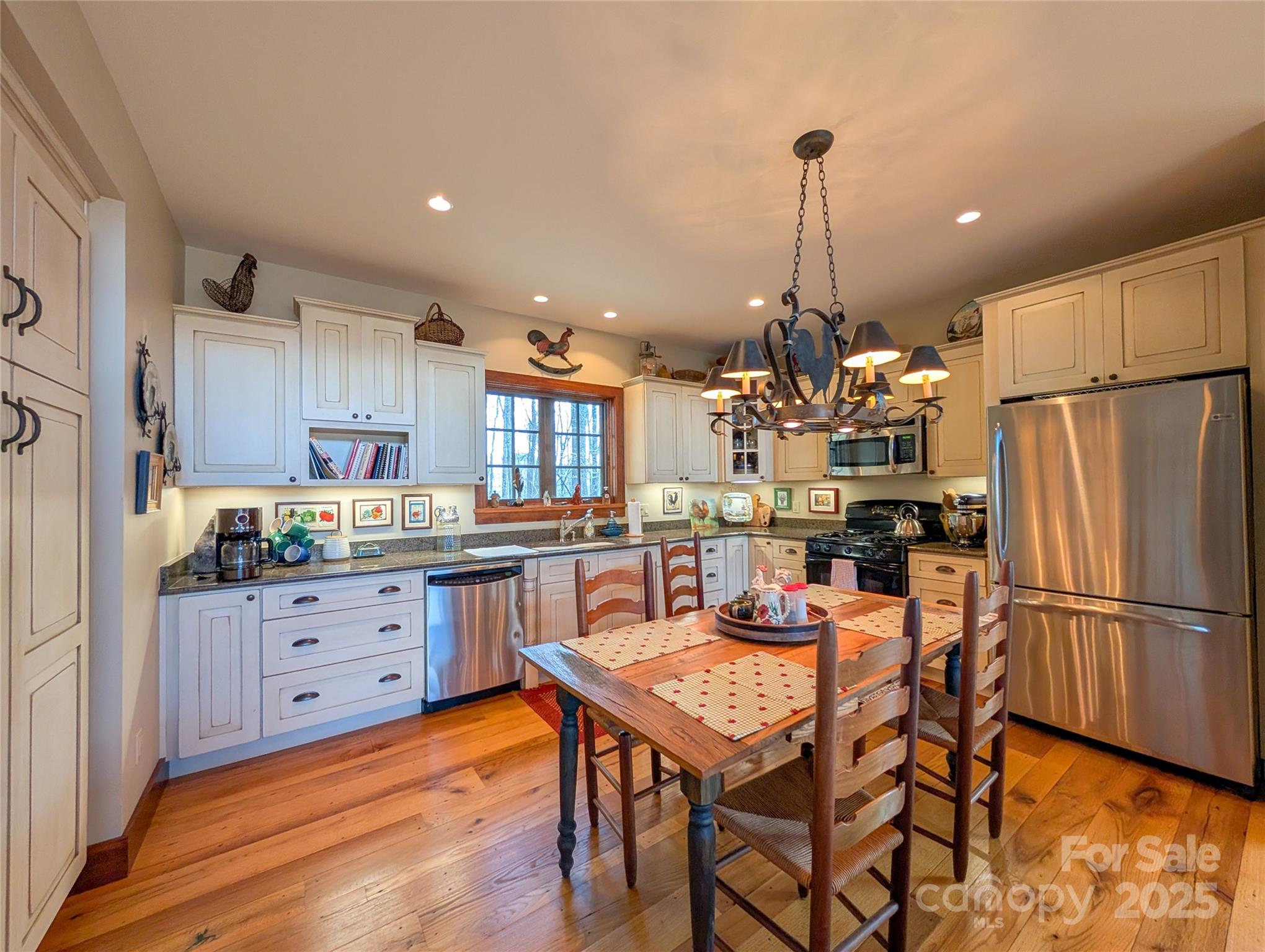72 Pilgrims Lane Burnsville NC 28714