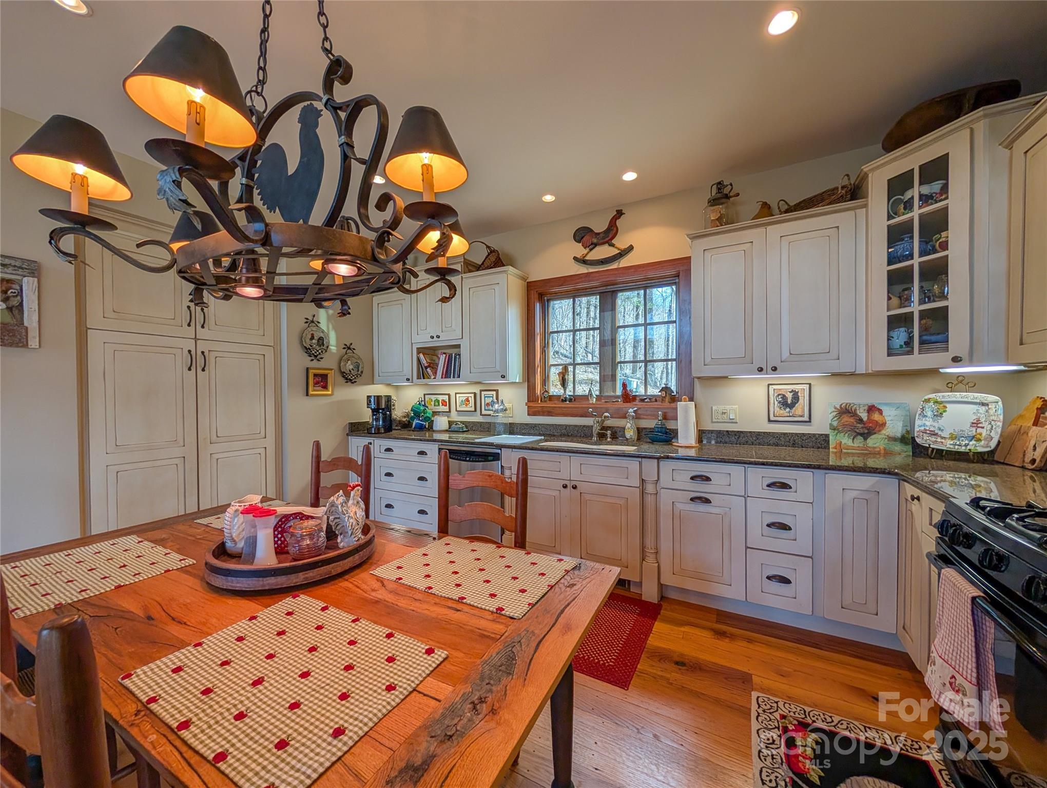 72 Pilgrims Lane Burnsville NC 28714