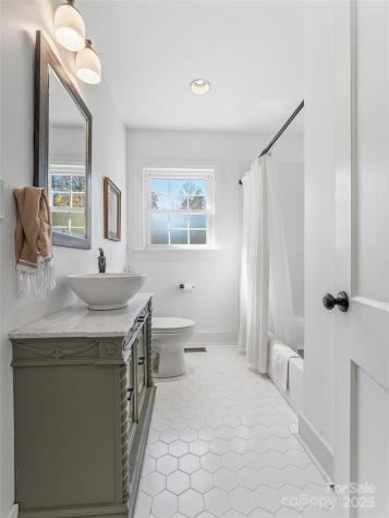 140 Lakeview Avenue Brevard NC 28712