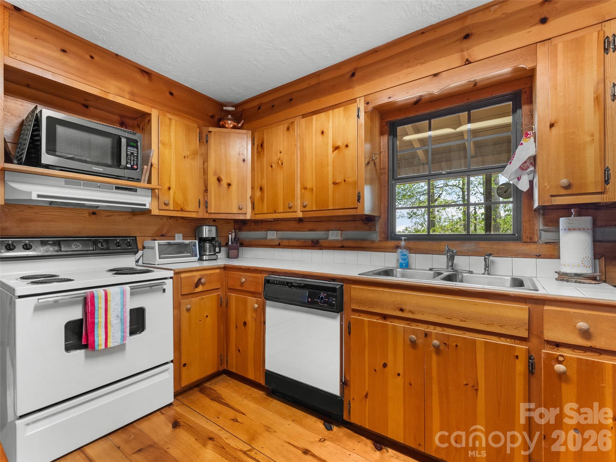 178 Tablerock Drive Saluda NC 28773