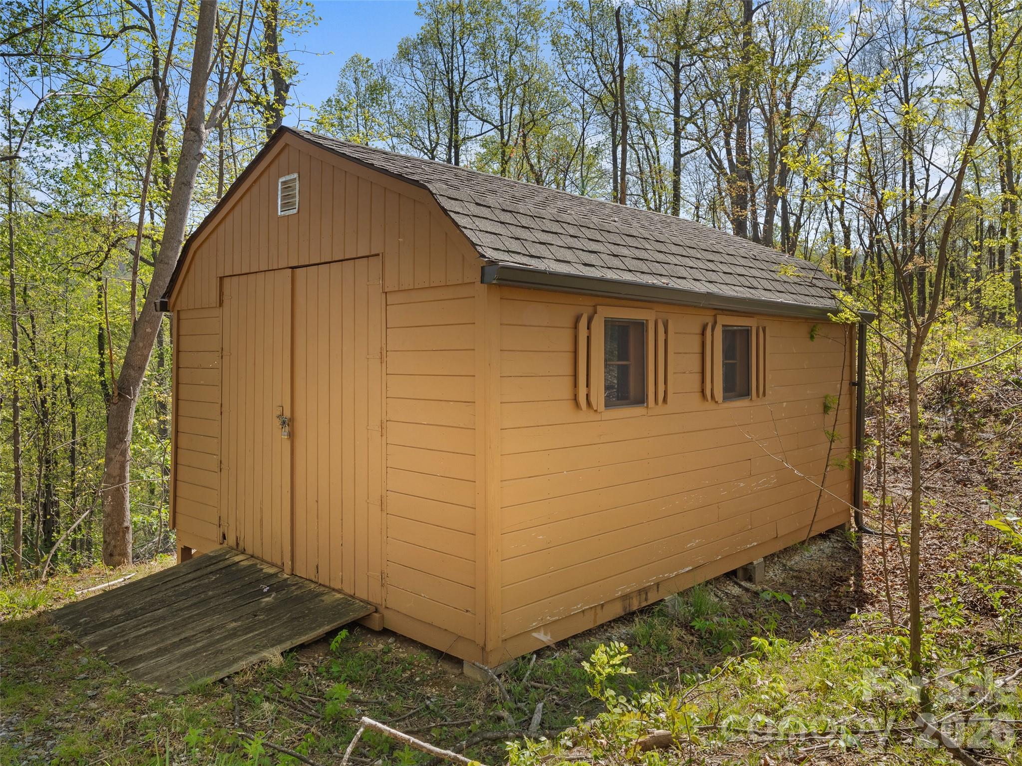 178 Tablerock Drive Saluda NC 28773