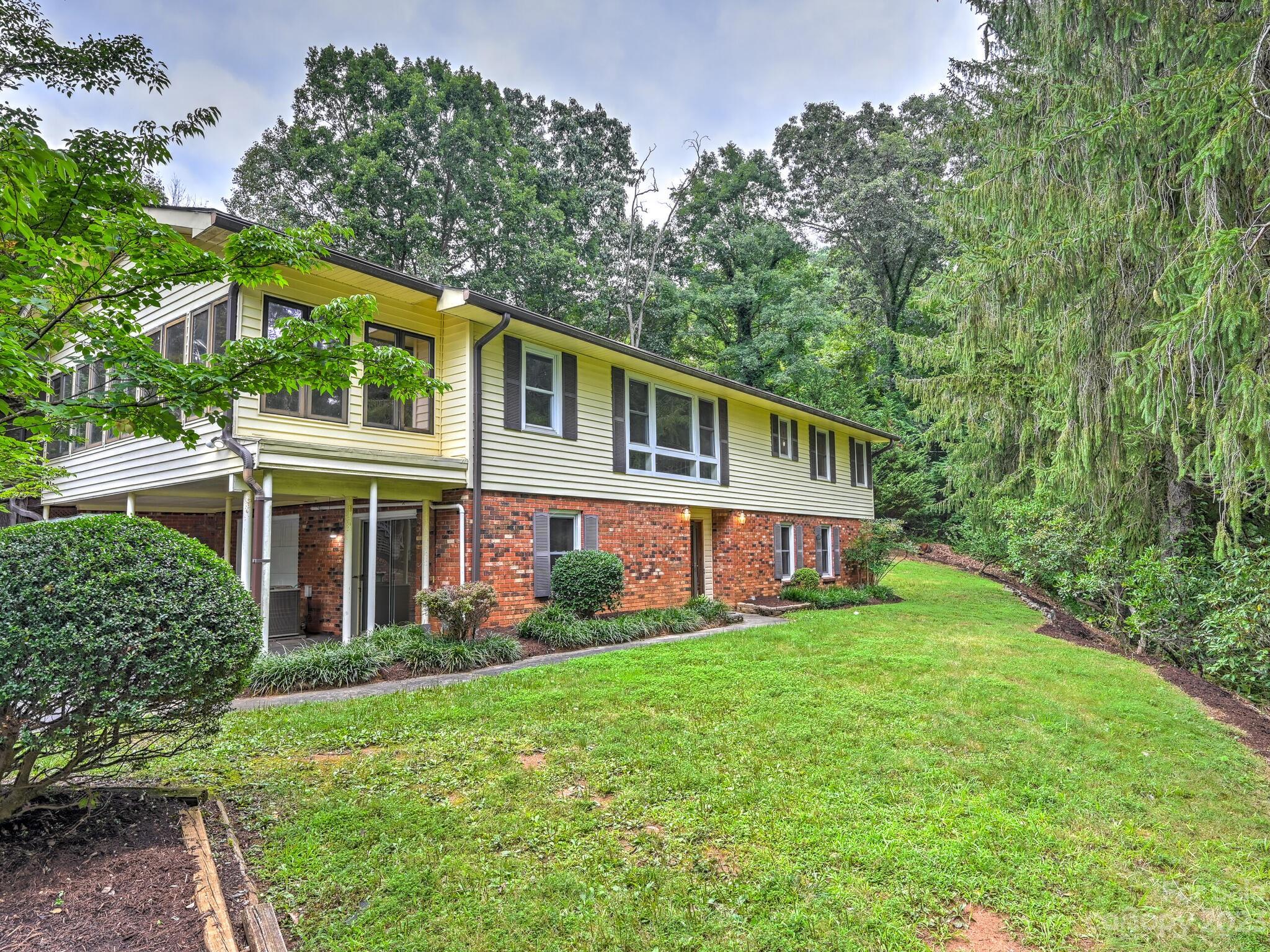 28 Graystone Road Asheville NC 28804