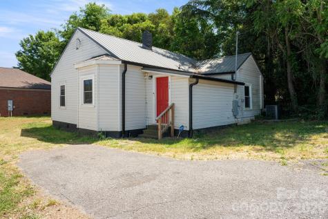 136 S Broadway Street Forest City NC 28043