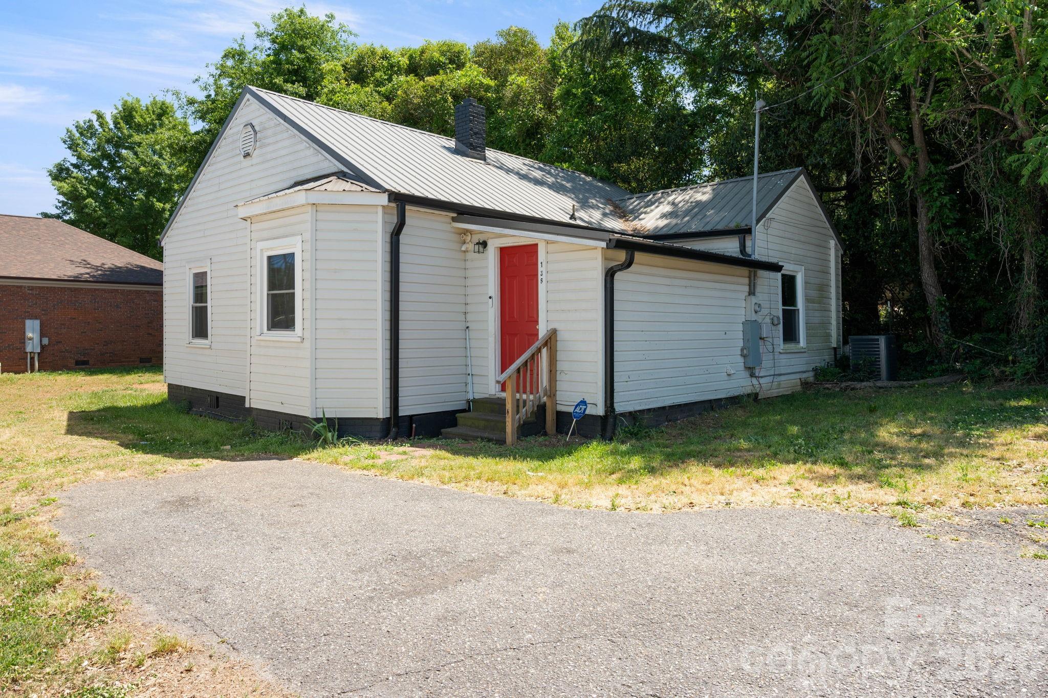 136 S Broadway Street Forest City NC 28043