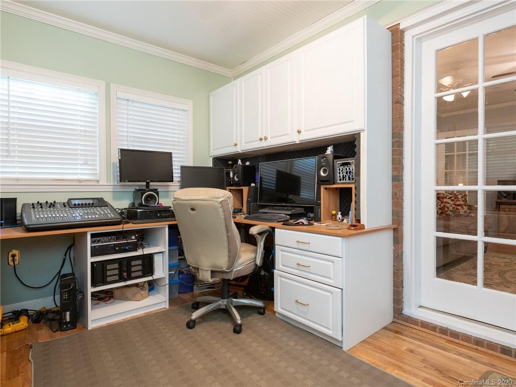 6001 Colchester Place Charlotte NC 28210