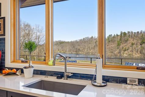 6 River Run Asheville NC 28804