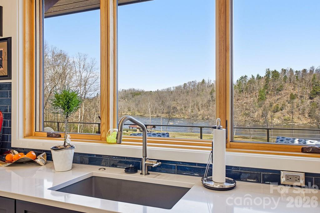 6 River Run Asheville NC 28804