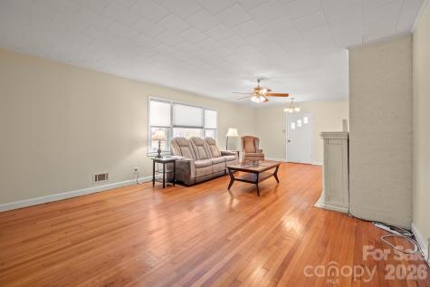 6264 Us 221 Highway S Marion NC 28752