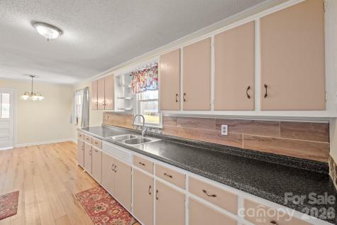 6264 Us 221 Highway S Marion NC 28752