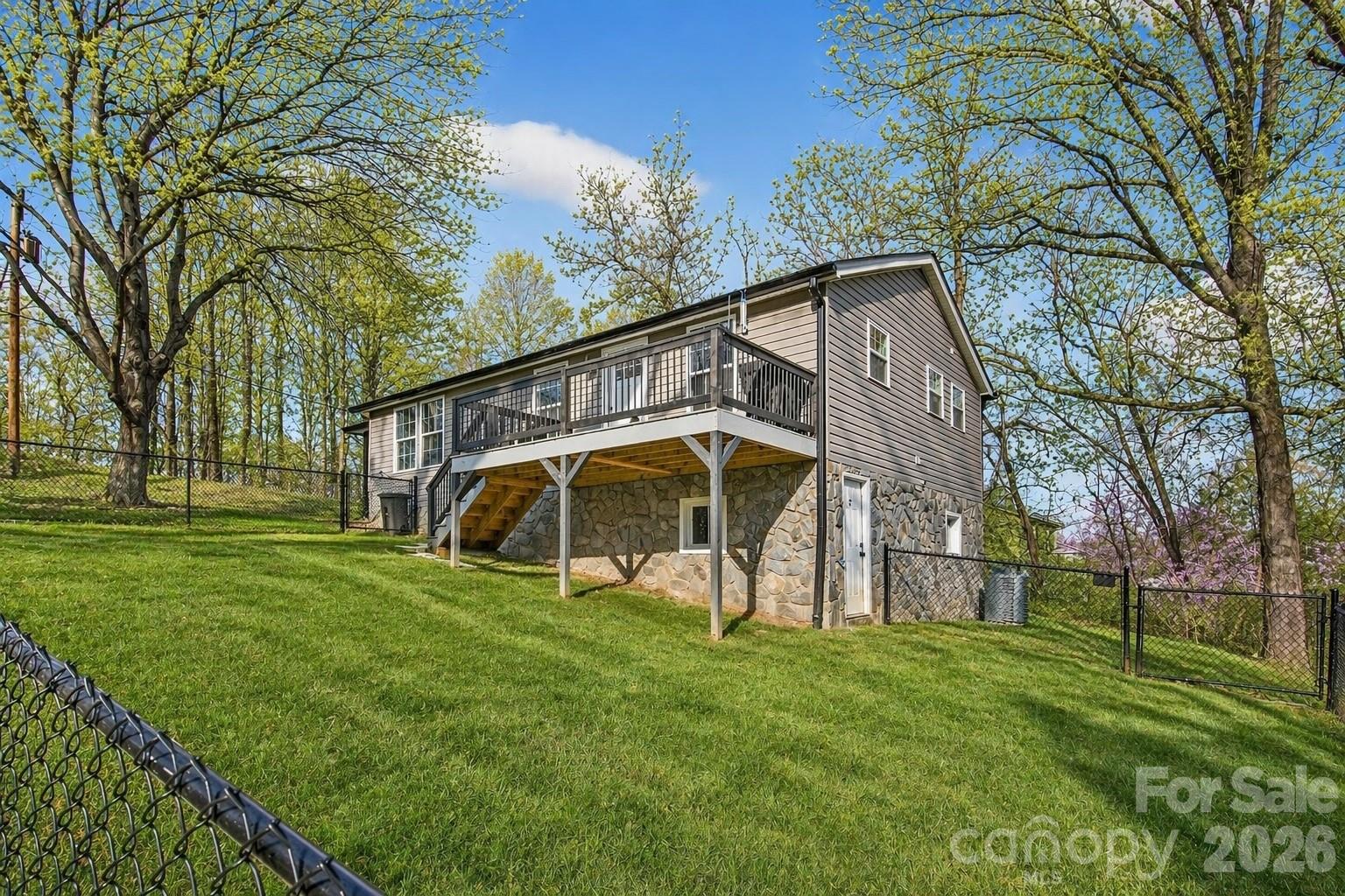 250 Seagle Street Marion NC 28752