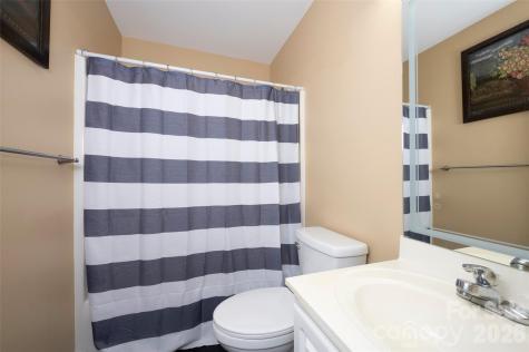 5125 Old Plantation Circle Winston Salem NC 27104