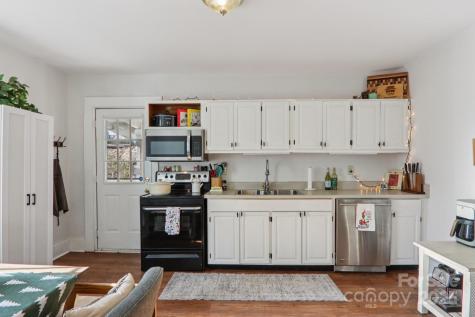 136 Half Circle Lane Hendersonville NC 28791