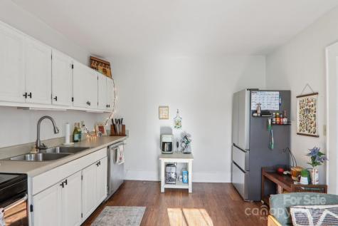 136 Half Circle Lane Hendersonville NC 28791